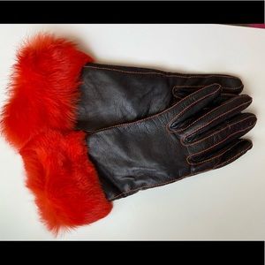Black lamb skin leather gloves with orange faux fur